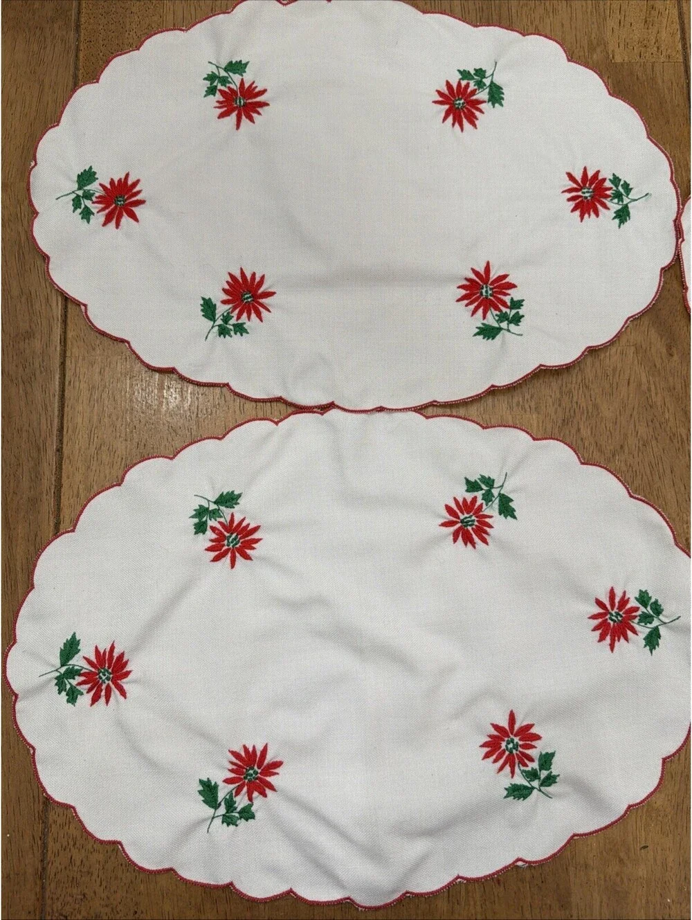 VTG Christmas Cloth Placemats Red Poinsettia Embroidered Retro Kitchen Set 6